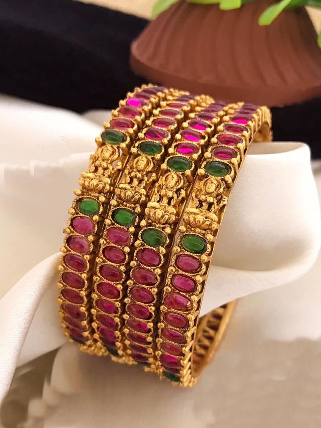 

GRIIHAM Set Of 4 Gold-Plated American Diamond-Studded Bangles