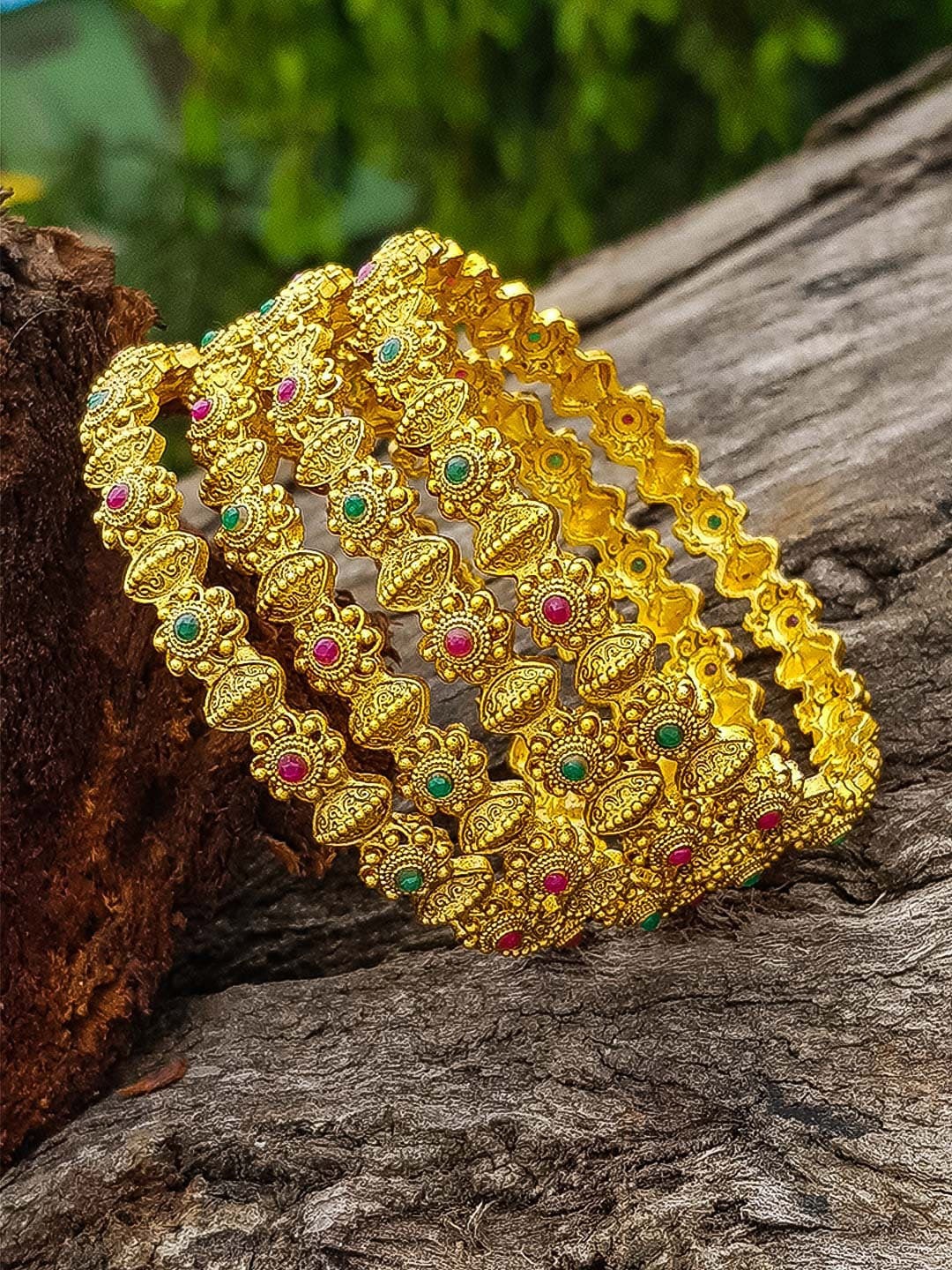 

GRIIHAM Set Of 4 Gold-Plated Stone-Studded Bangles