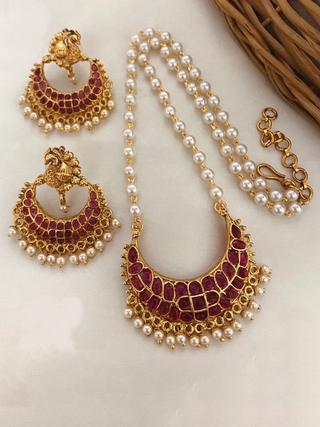 

GRIIHAM Gold-Plated Stone Studded & Beaded Jewellery Set