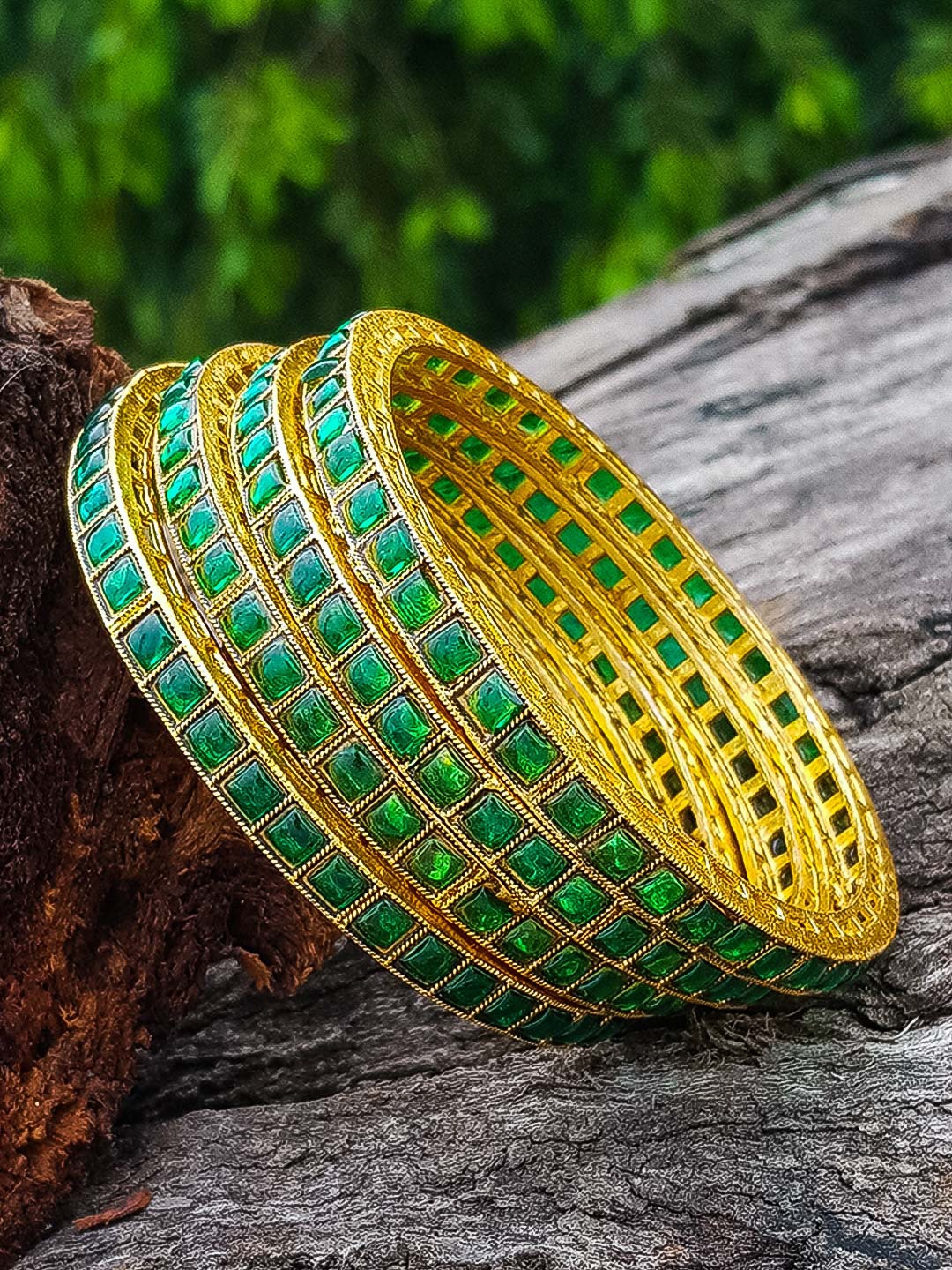 

GRIIHAM Set Of 4 Gold-Plated Stones-Studded Bangles