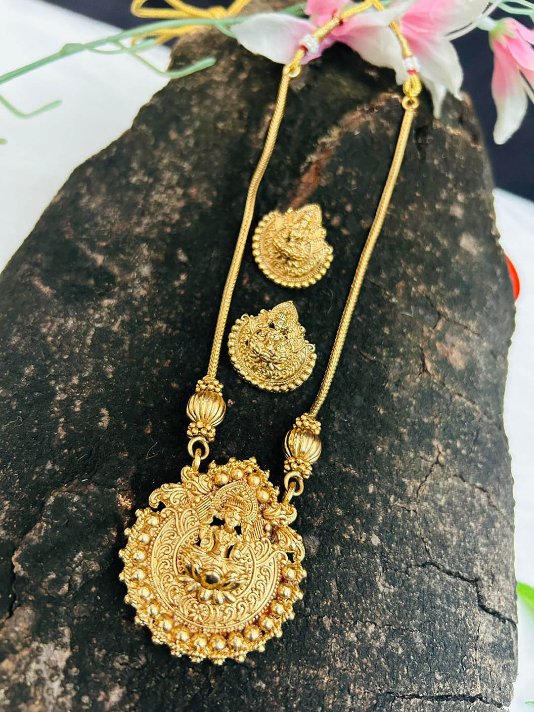 

GRIIHAM Gold-Plated Lakshmi Necklace and Earrings Set
