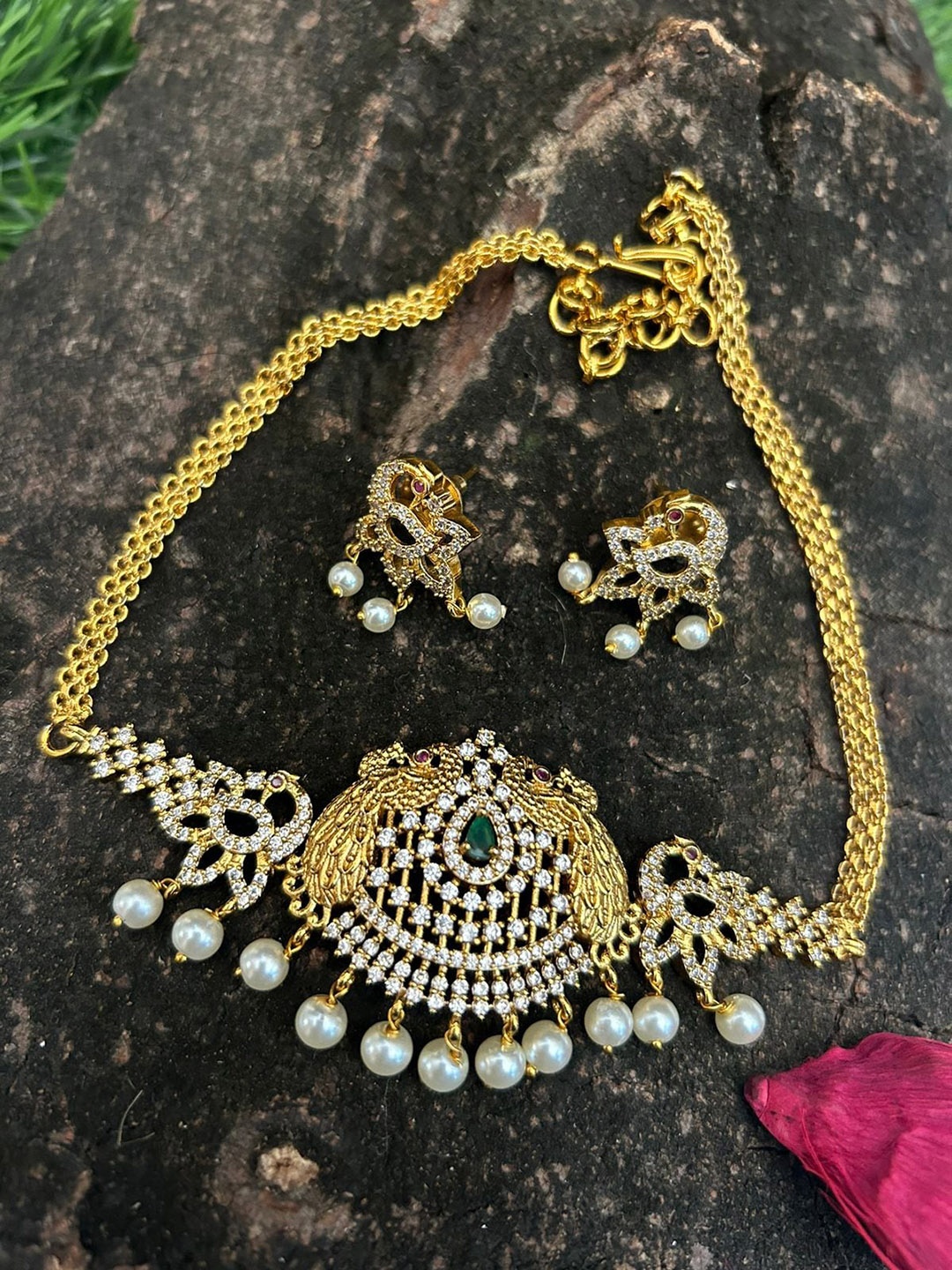 

GRIIHAM Gold-Plated AD-Studded Necklace and Earrings Set