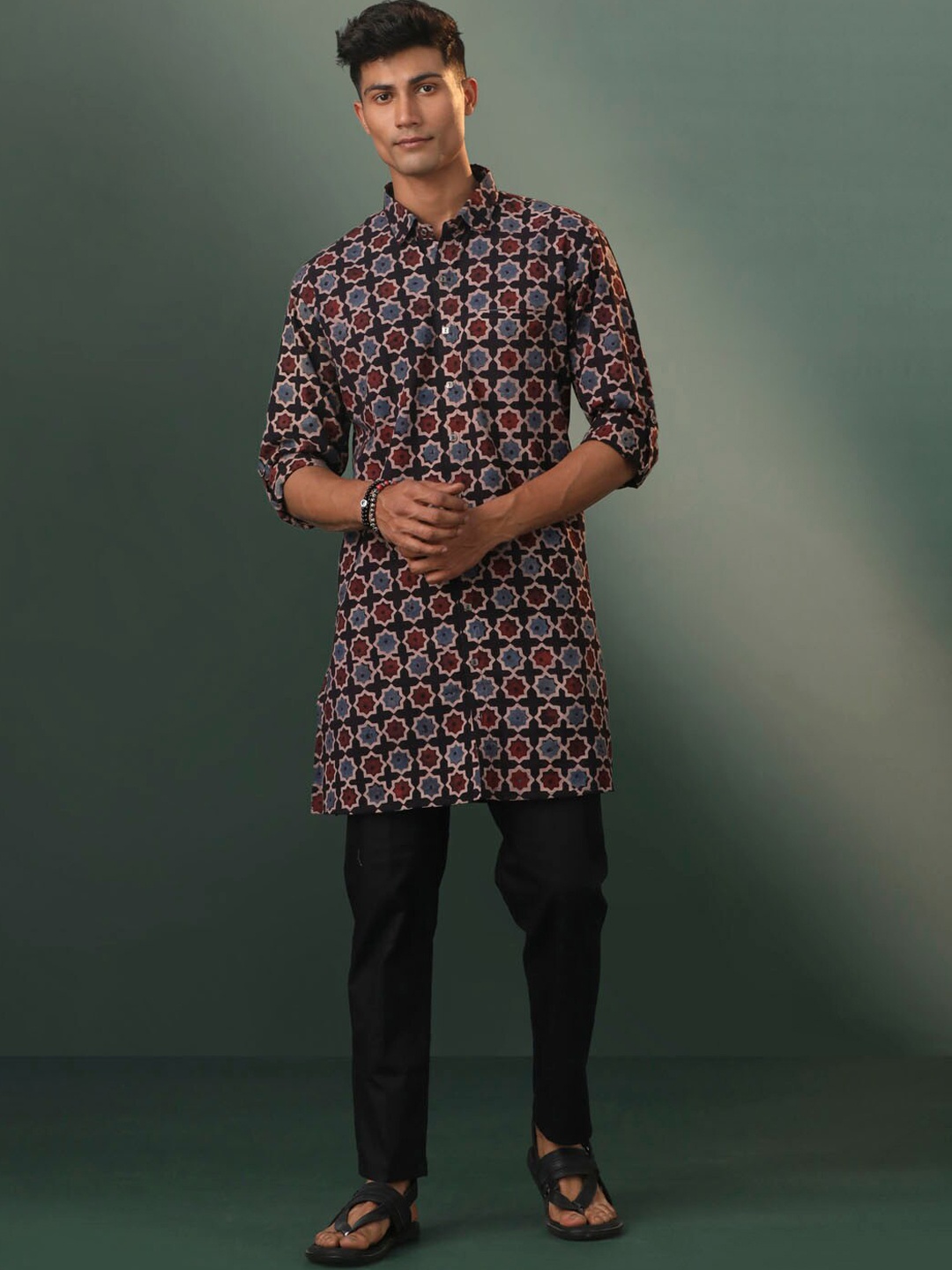 

VASTRAMAY Geometric Printed Shirt Collar Kurta With Pyjama, Black