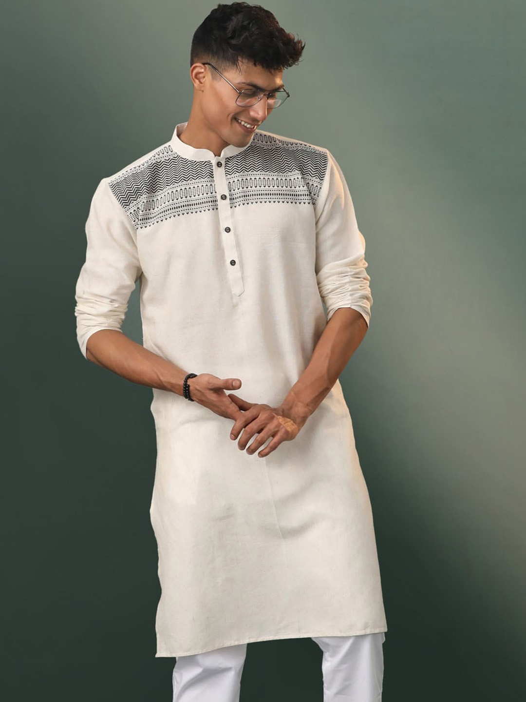 

VASTRAMAY Yoke Design Thread Work Cotton Strigth Kurta, Cream