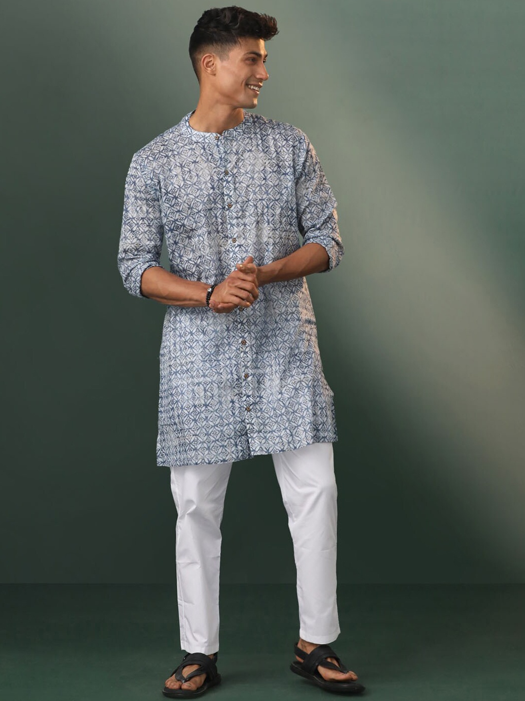 

VASTRAMAY Floral Printed Mandarin Collar Long Sleeves Kurta with Pyjamas, Blue