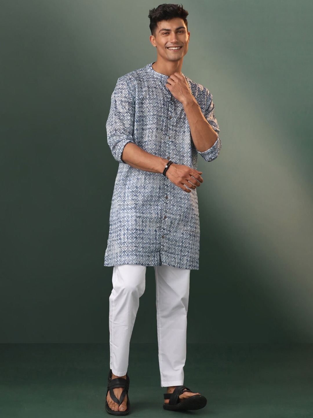 

VASTRAMAY Floral Printed Mandarin Collar Long Sleeves Kurta with Pyjamas, Blue