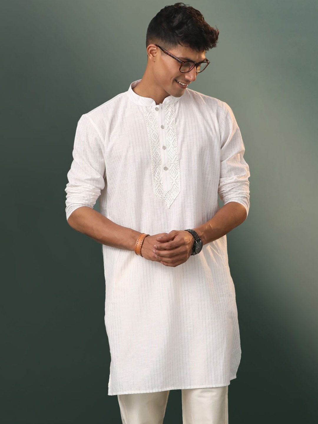 

VASTRAMAY Self Design Mandarin Collar Straight Kurta, White