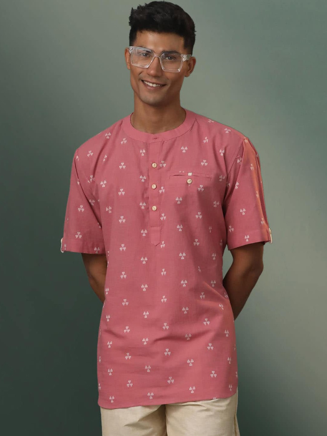 

VASTRAMAY Geometric Embroidered Short Sleeves Thread Work Kurta, Pink
