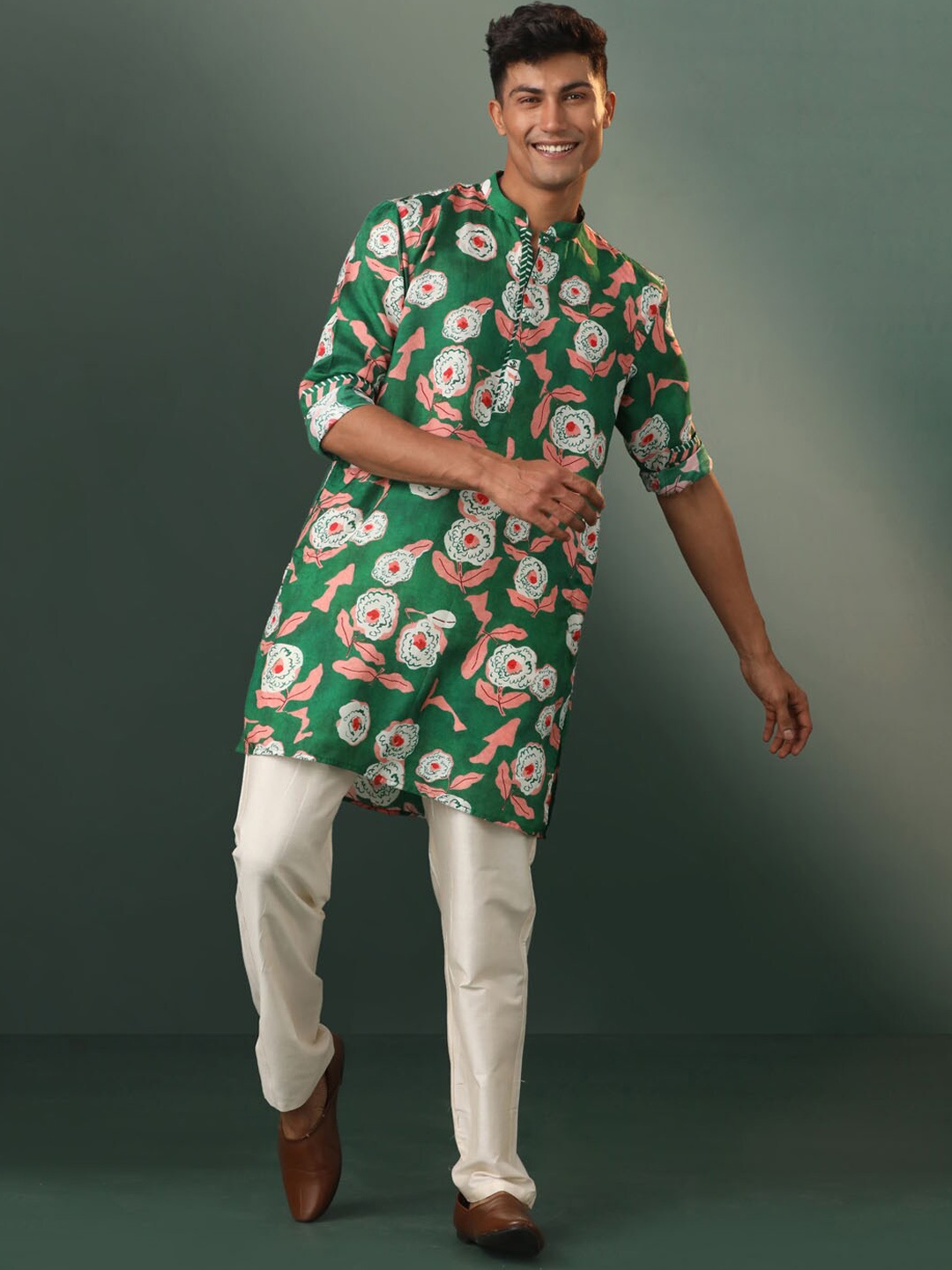 

VASTRAMAY Floral Printed Mandarin Collar Long Sleeves Kurta with Pyjamas, Green