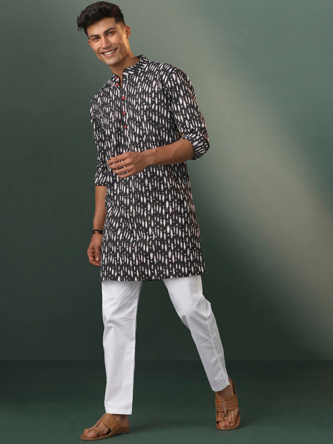 

VASTRAMAY Ethnic Motifs Printed Mandarin Collar Long Sleeves Kurta with Pyjamas, Black