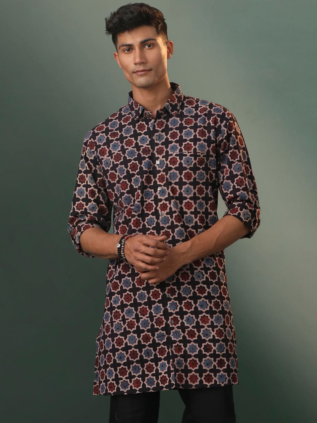 VASTRAMAY Geometric Printed Shirt Collar Straight Kurta, Black