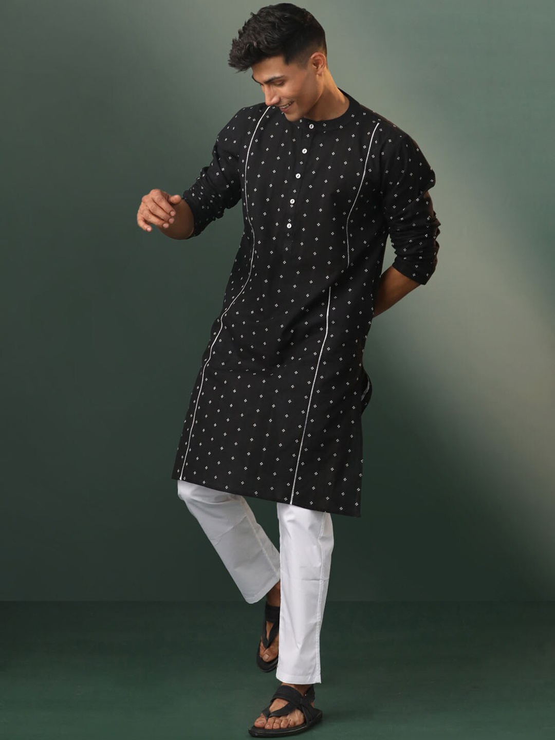 

VASTRAMAY Bandhani Printed Mandarin Collar Long Sleeves Kurta with Pyjamas, Black