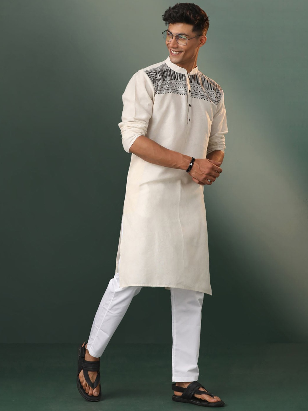 

VASTRAMAY Ethnic Motifs Mandarin Collar Long Sleeves Pure Cotton Kurta Set, Cream