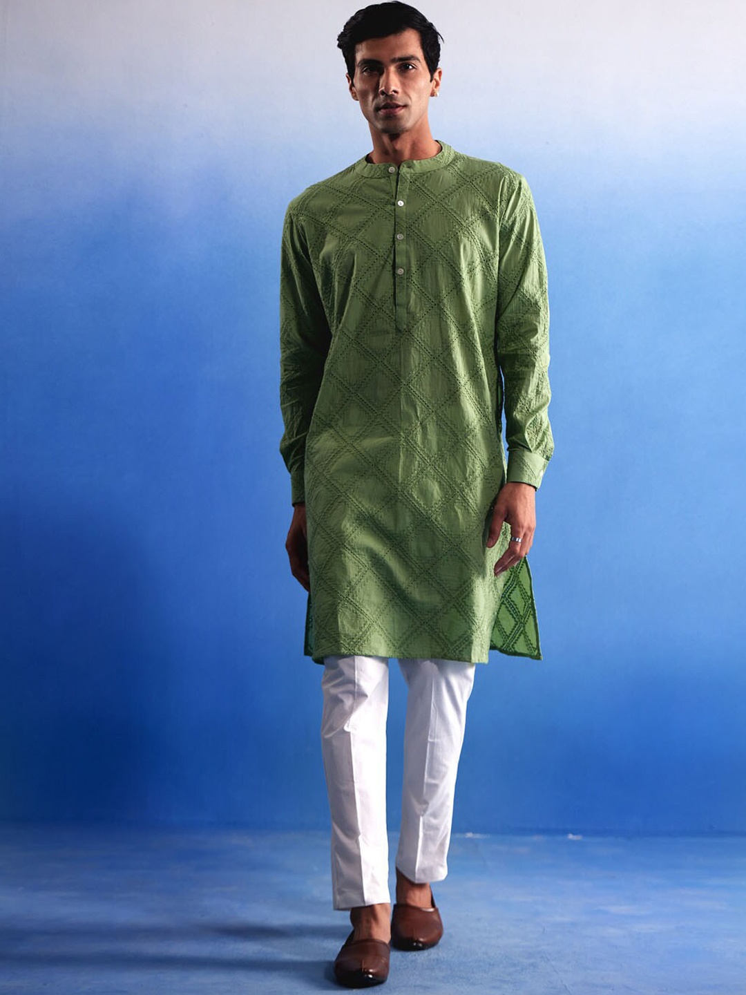 

VASTRAMAY Men Schiffli Embroidered Cotton Kurta With Pyjama, Green