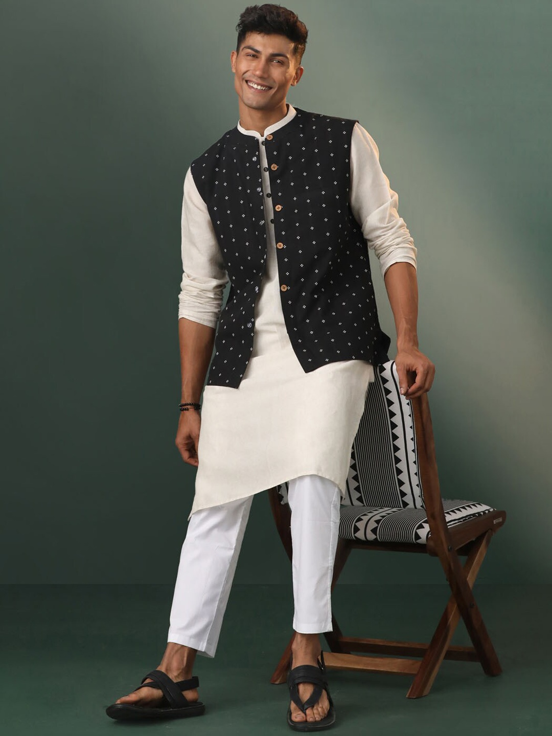 

VASTRAMAY Floral Printed Pure Cotton Straight Kurta With Trouser, Black