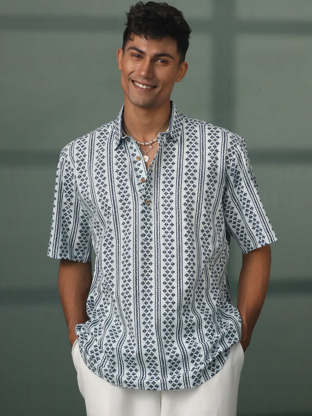 

VASTRAMAY Geometric Printed Shirt Collar Straight Short Kurta, Blue