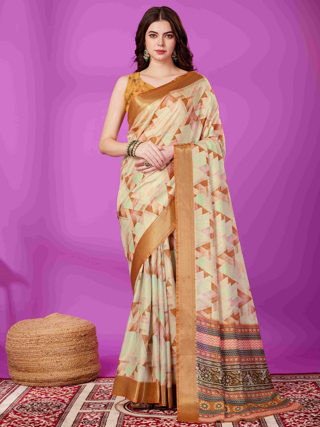 

ZILVIRA Geometric Printed Zari Saree, Orange