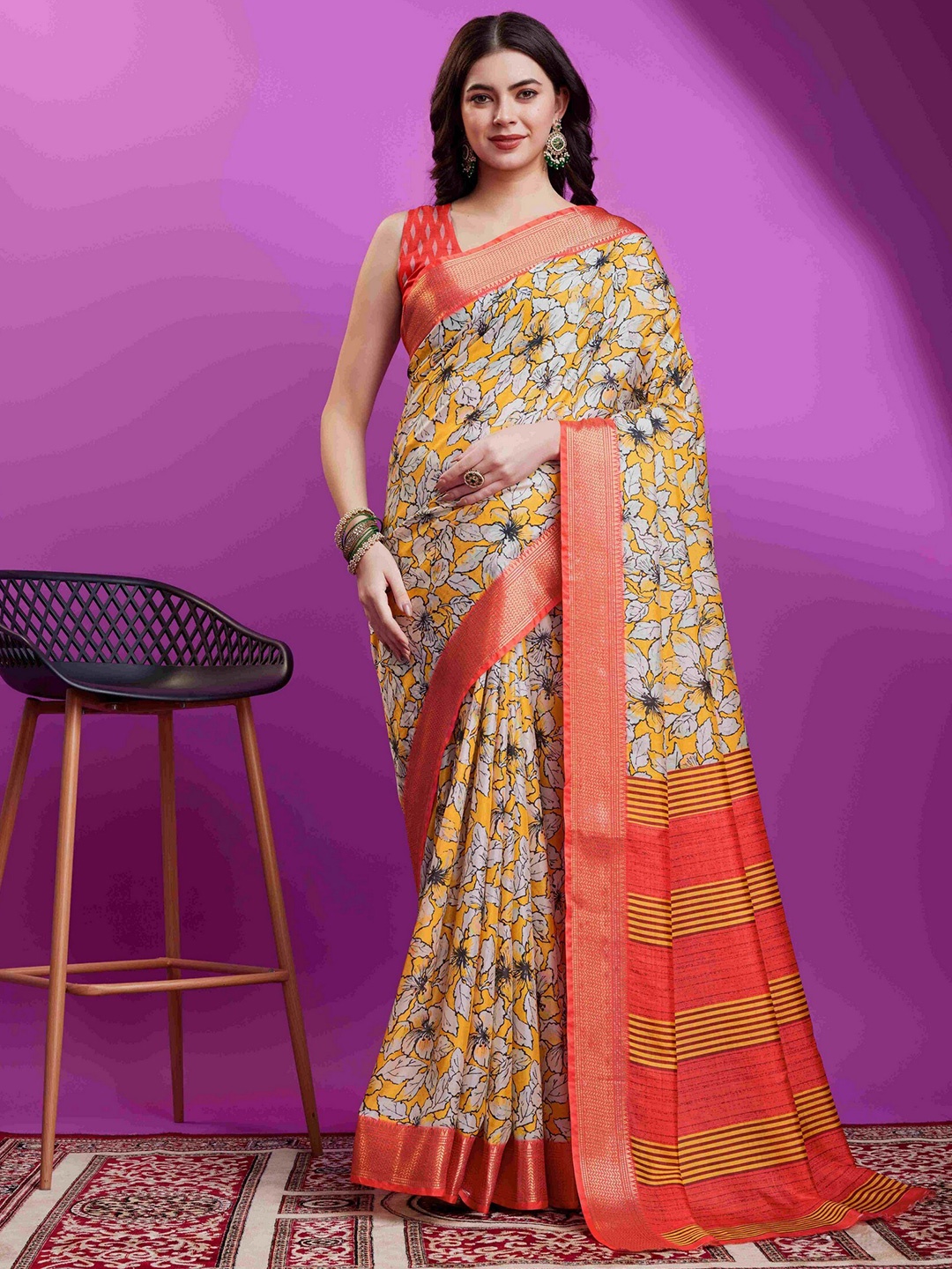 

ZILVIRA Floral Printed Zari Saree, Yellow