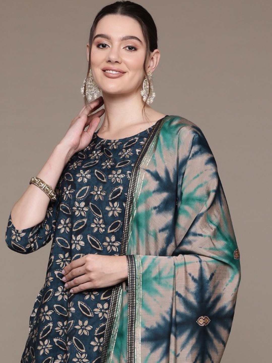 

Readiprint Women Ethnic Motifs Sequinned Kurta with Trousers & With Dupatta, Blue