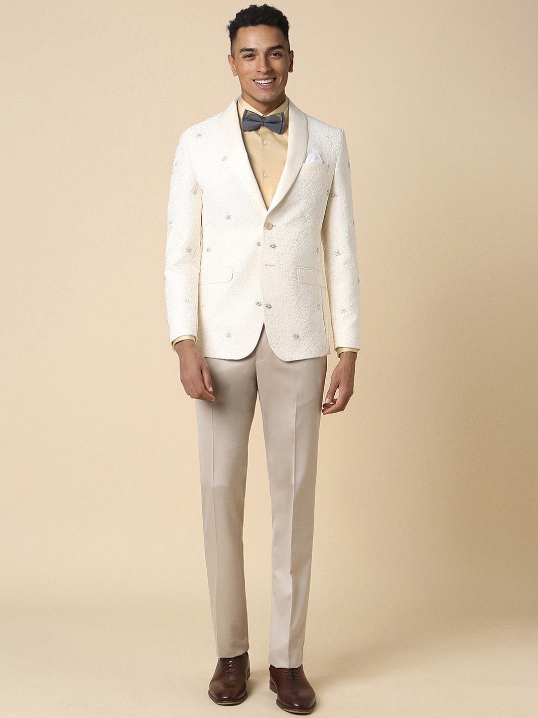 

Allen Solly Slim Fit Textured Self Design Shawl Collar Two Piece Party Suit, White