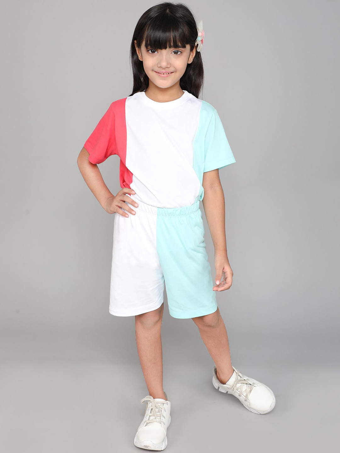 

Little Angels Girls Colourblocked T-shirt with Shorts, Coral