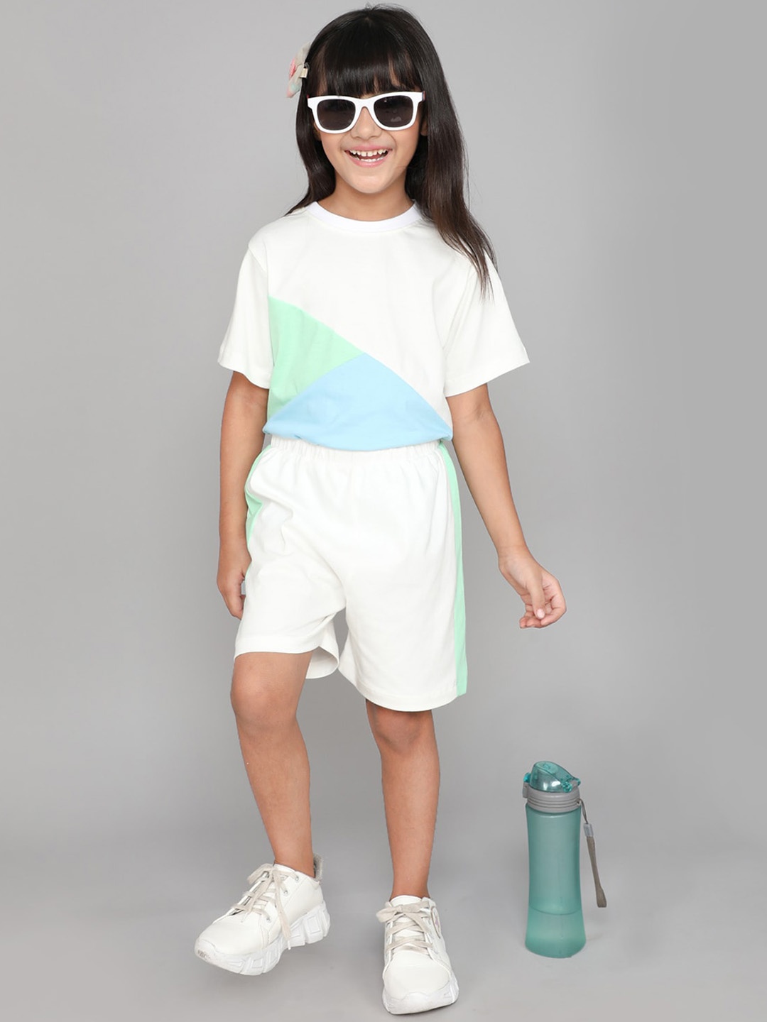 

Little Angels Girls Colourblocked T-shirt with Shorts, White