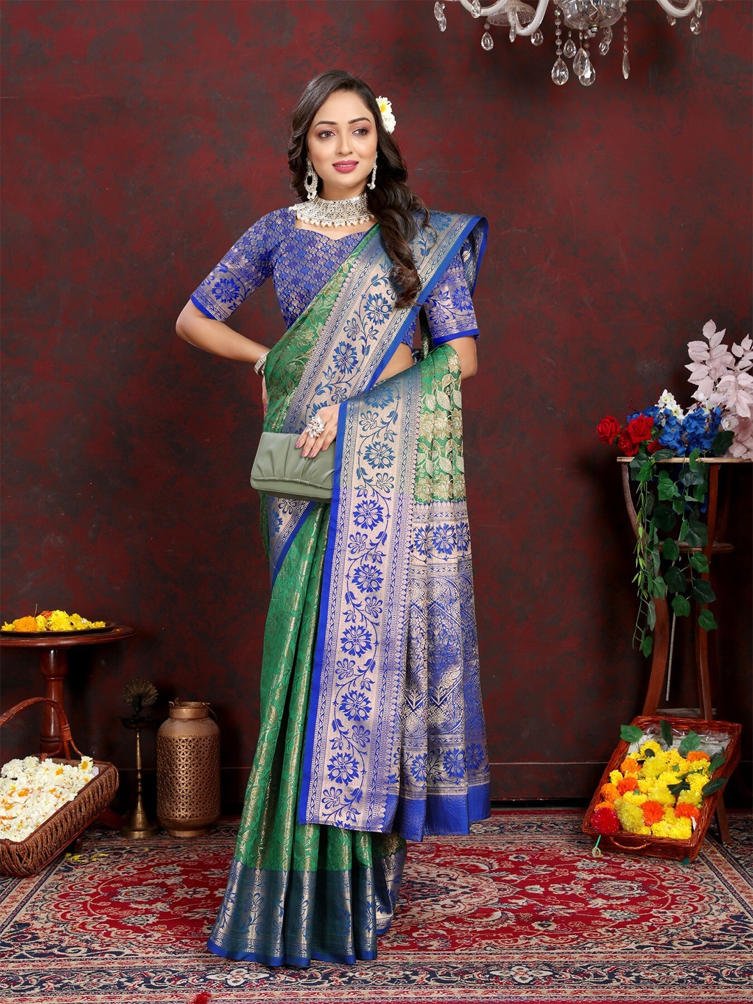 

ZILVIRA Paisley Woven Design Zari Kanjeevaram Saree, Green