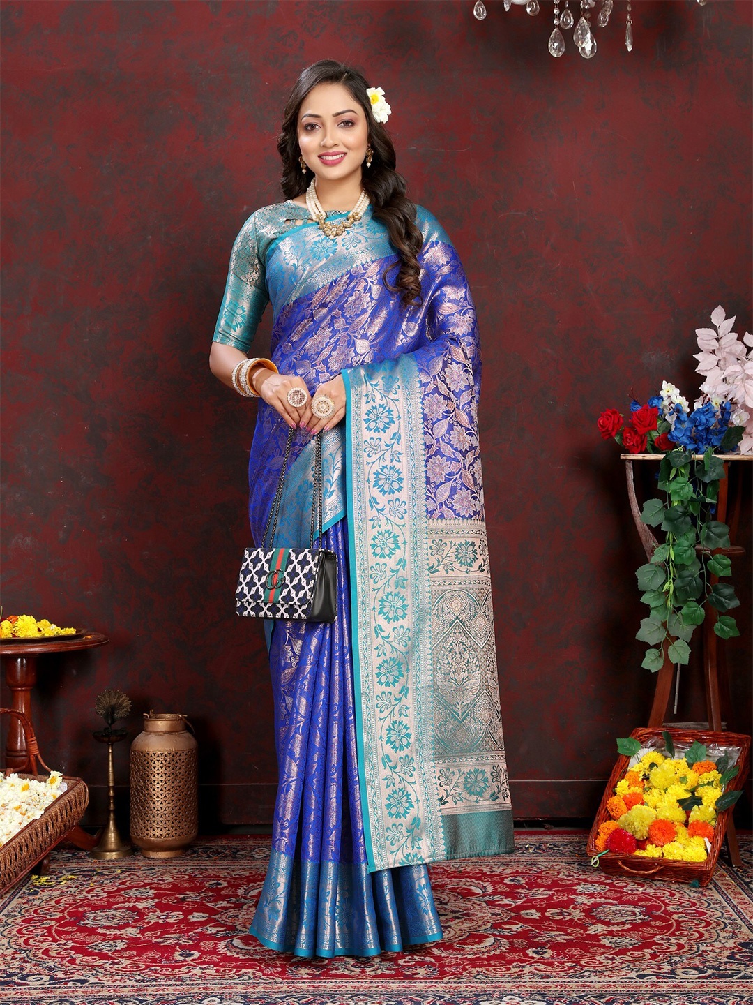 

ZILVIRA Ethnic Motifs Woven Design Zari Kanjeevaram Saree, Blue