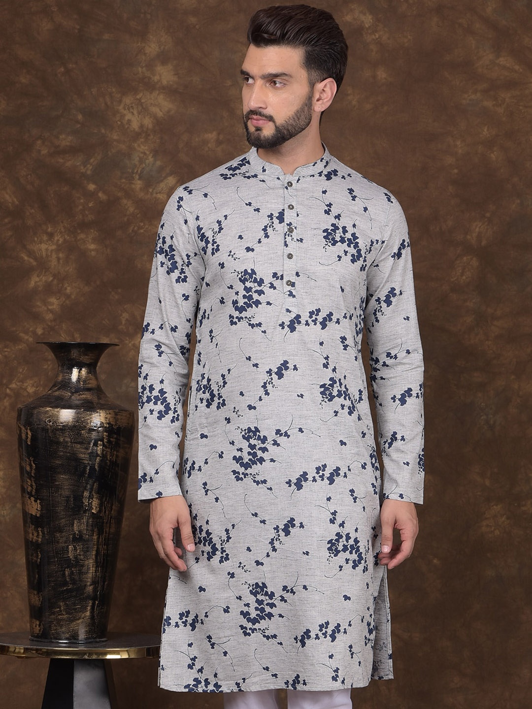 

DEYANN Floral Printed Mandarin Collar Kurta, Silver