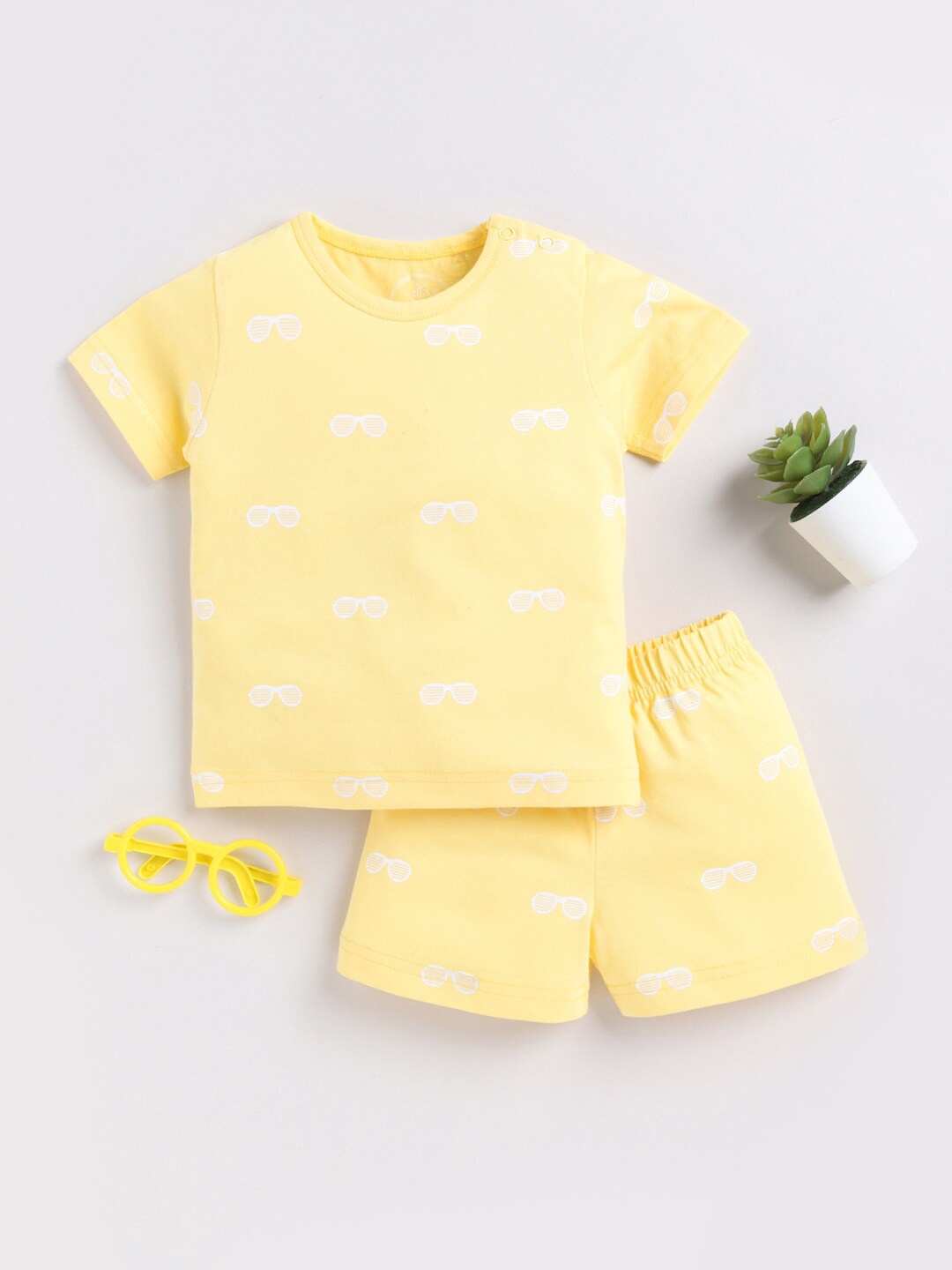 

Clt.s Kids Printed Pure Cotton T-shirt With Shorts, Yellow