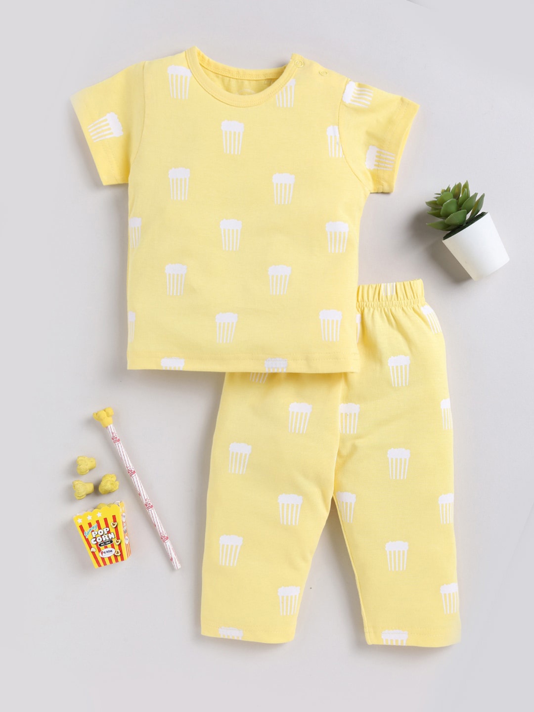 

Clt.s Kids Printed Pure Cotton T-shirt With Pyjamas, Yellow