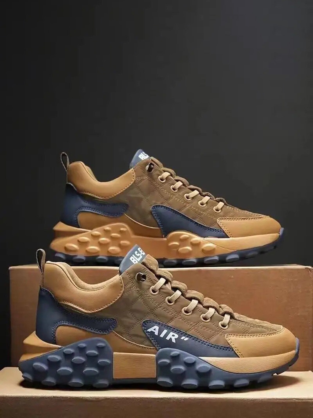 

KRAASA Men Colourblocked Lace Up Sneakers, Tan
