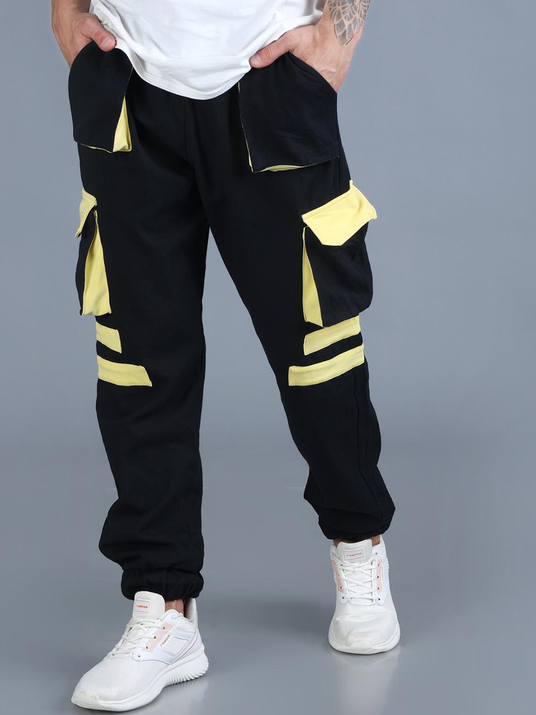 

The Dance Bible Men Colourblocked Relaxed-Fit Mid Rise Stylish Flap Pockets Baggy Joggers, Black