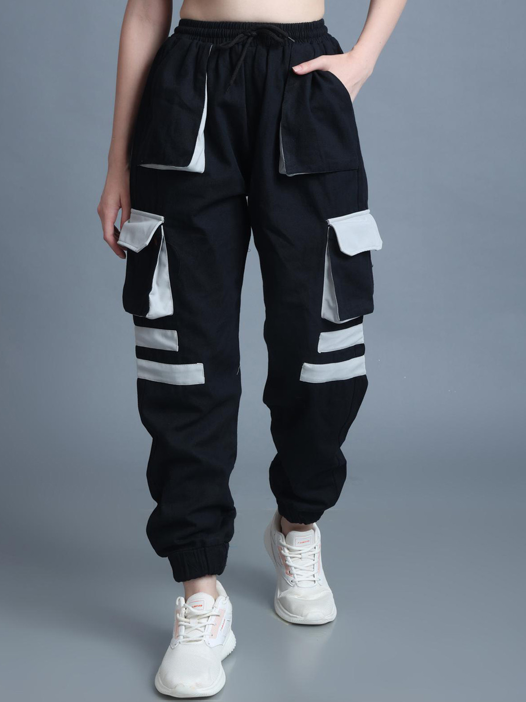 

The Dance Bible Women Colourblocked Relaxed-Fit Stylish Flap Pockets Baggy Joggers, Black