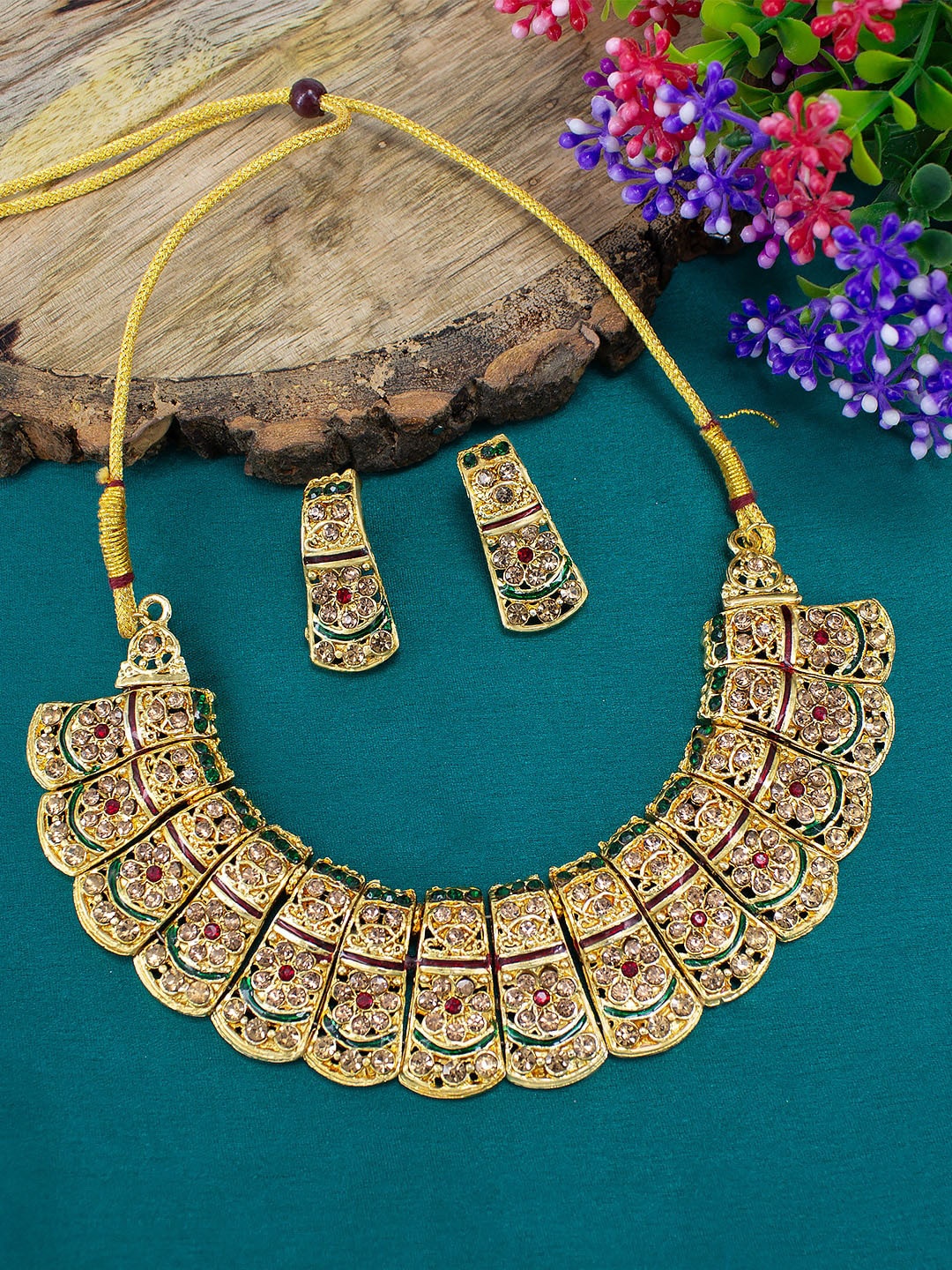 

PRIVIU Gold-Plated Stones-Studded Rajwadi Necklace And Earrings