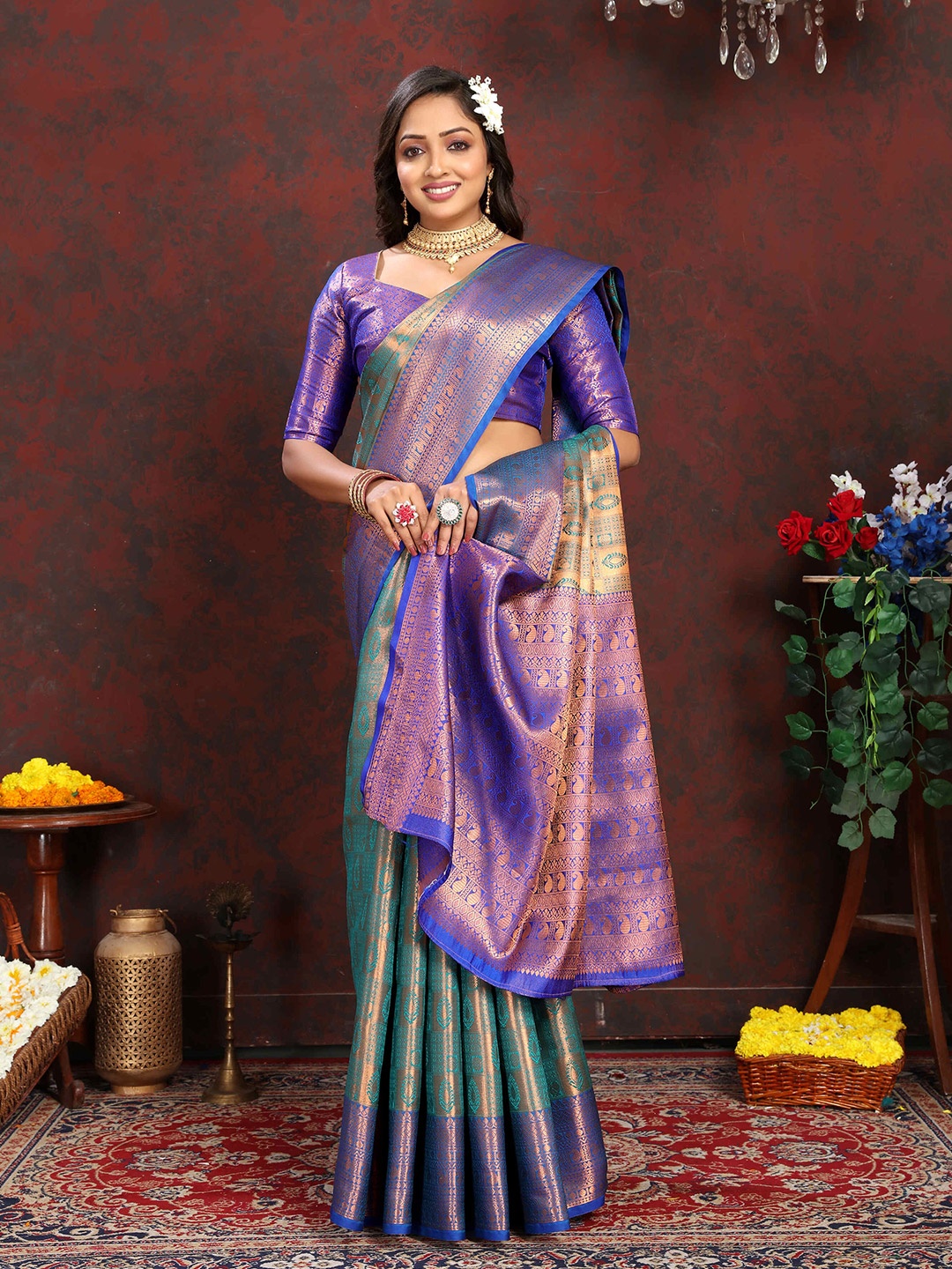 

ZILVIRA Paisley Woven Design Zari Kanjeevaram Saree, Green