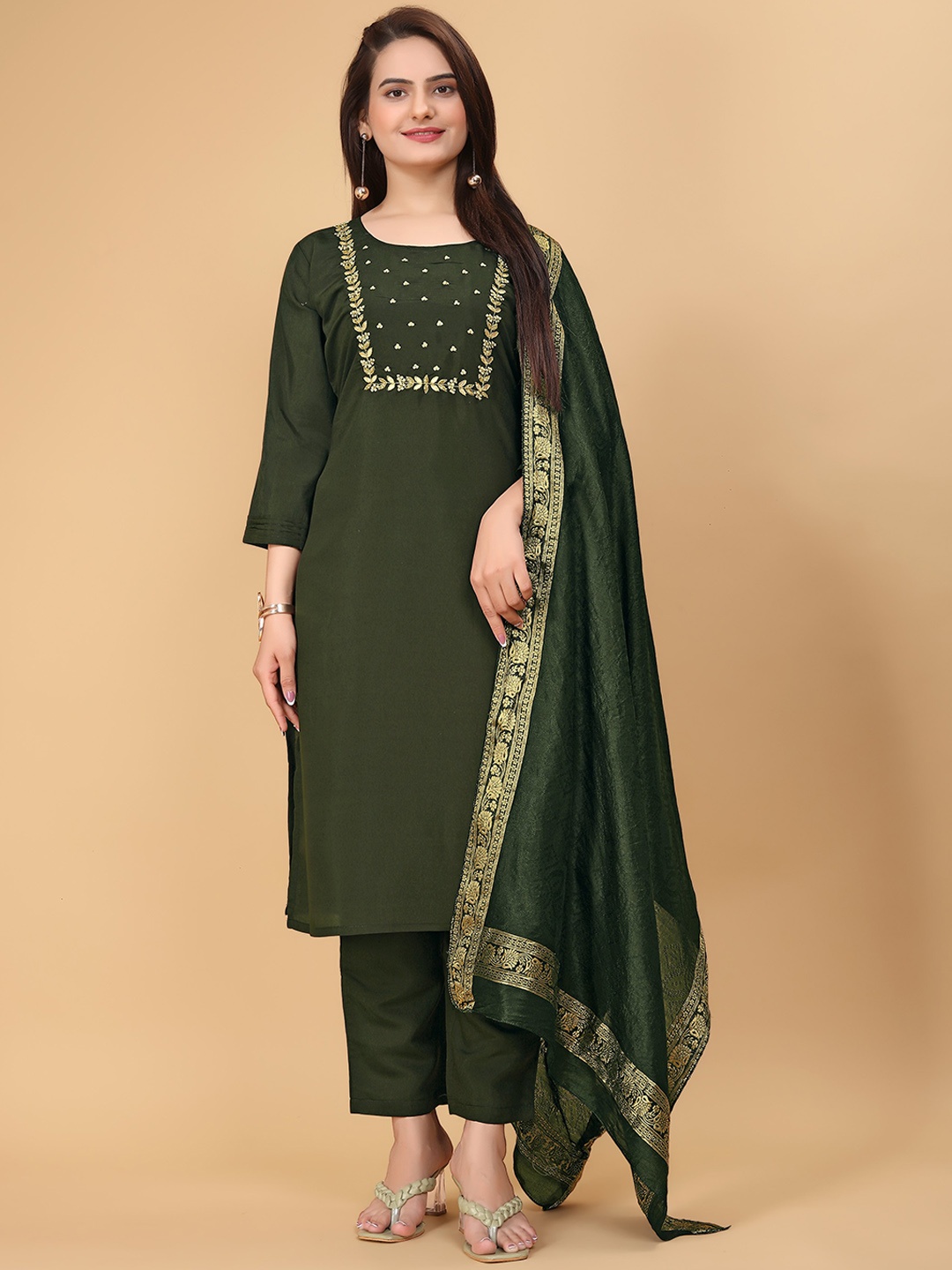 

Kinjo Yoke Design Regular Beads and Stones Chanderi Silk Kurta with Trouser & Dupatta, Green