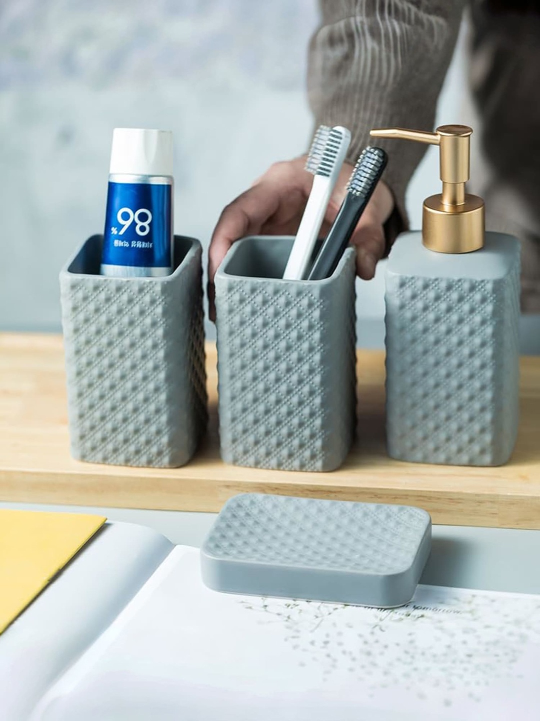 

UMAI Grey 4 Pieces Textured Ceramic Bathroom Accessories