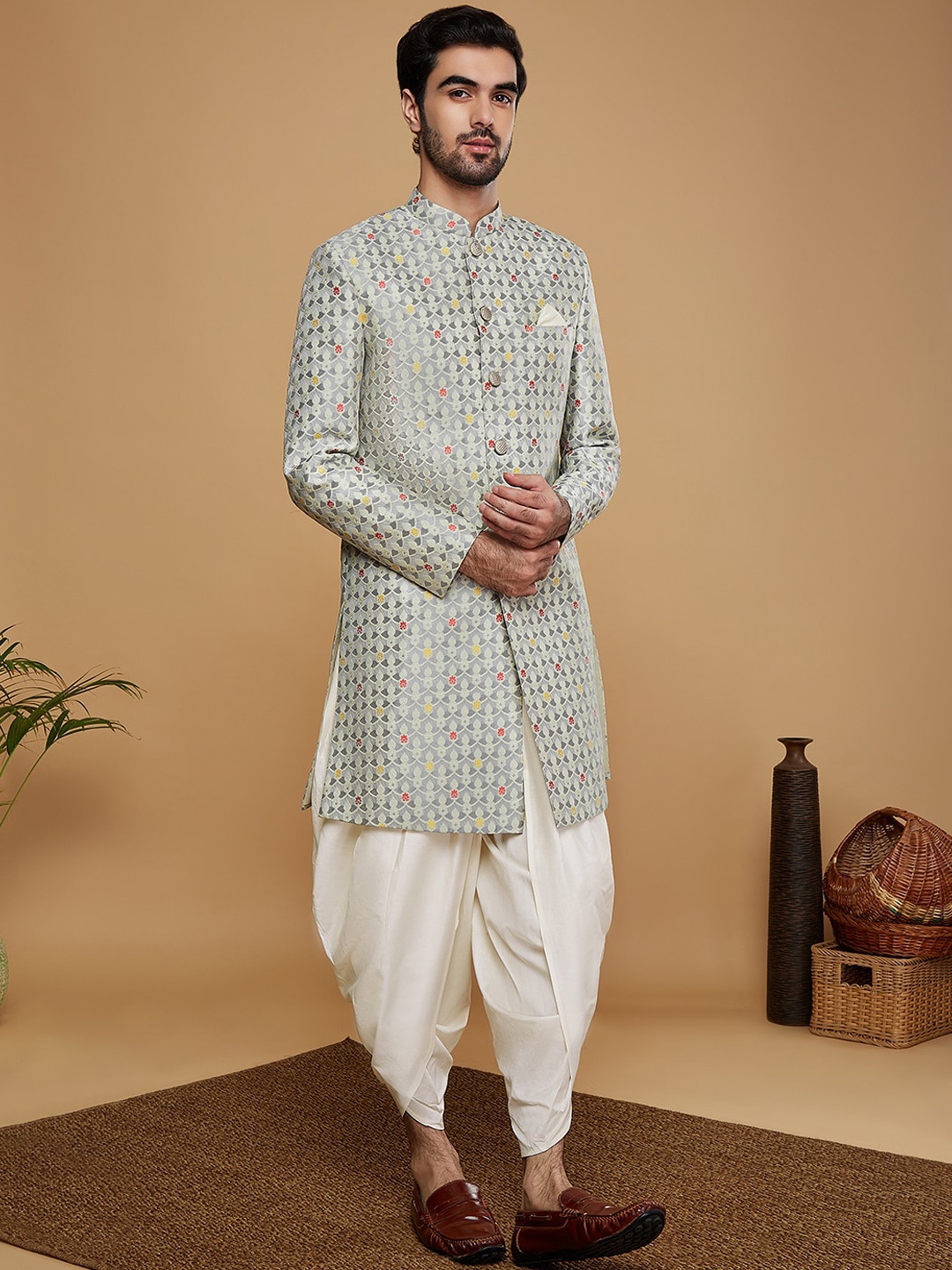 

KISAH Men Ethnic Motifs Self Design Mandarin Collar Indowestern Sherwani, Grey