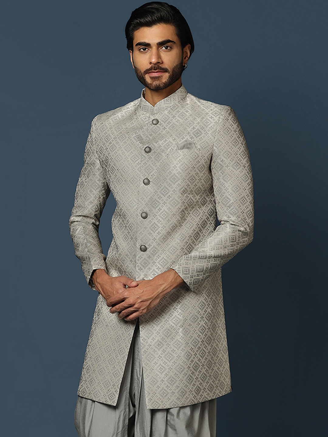 

KISAH Men Ethnic Motifs Self Design Mandarin Collar Indowestern Sherwani, Grey