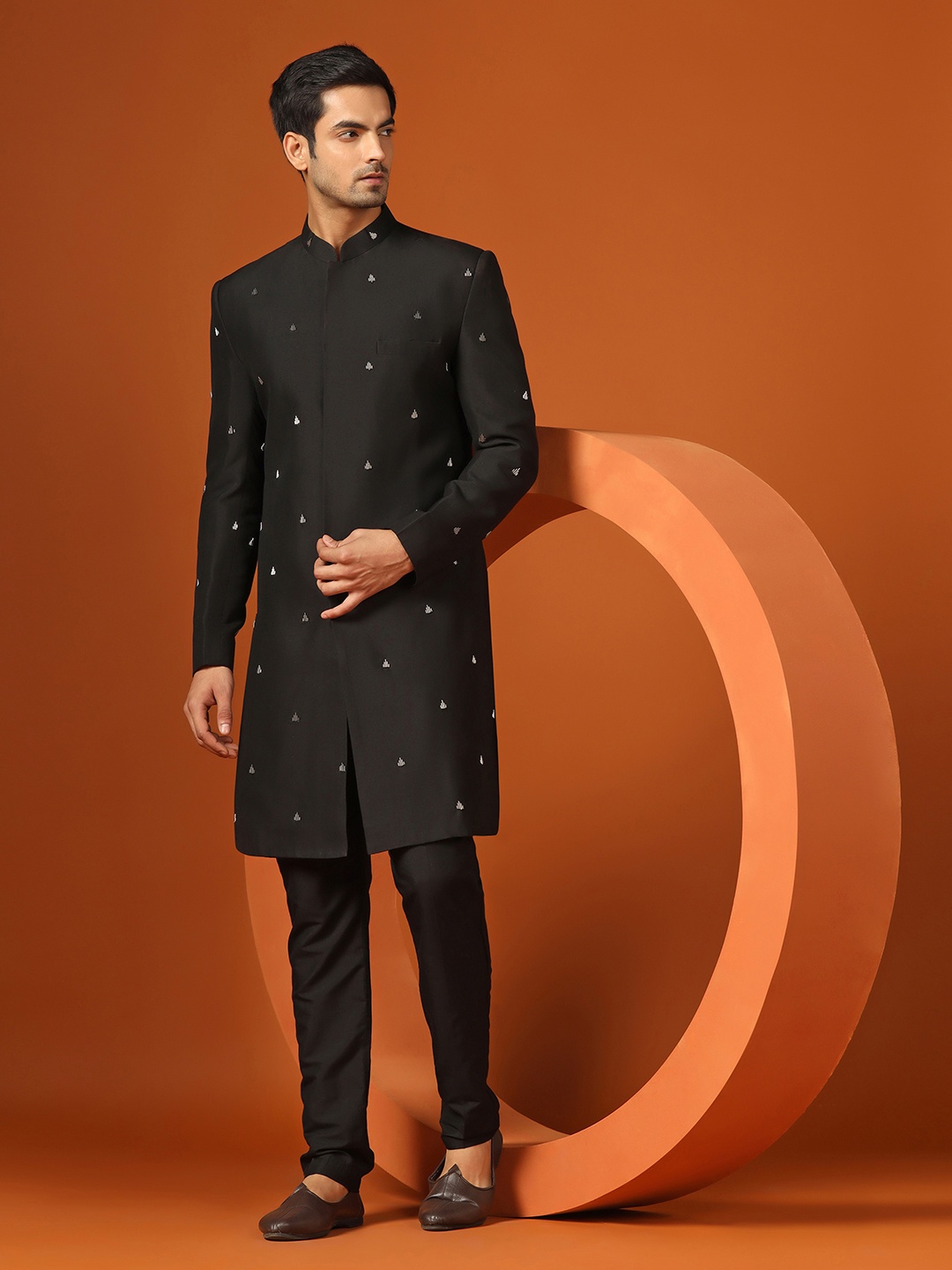 

KISAH Men Embellished Mandarin Collar Indowestern Sherwani, Black