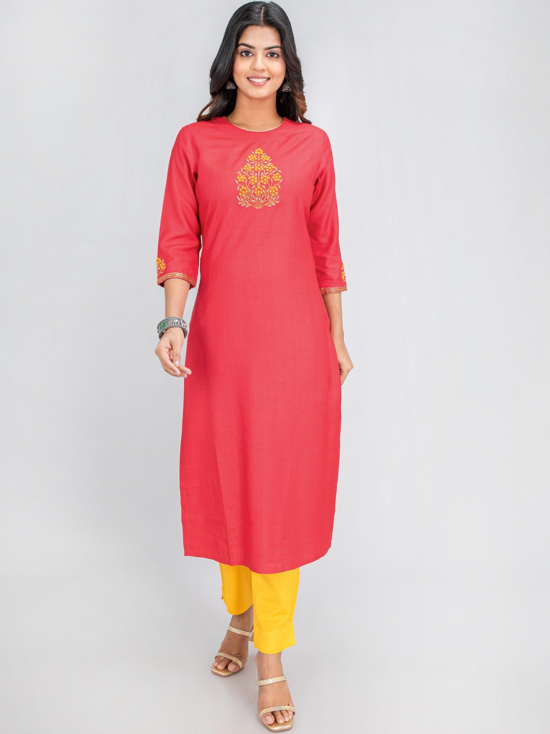

SUTI Women Thread Work Kurta, Pink