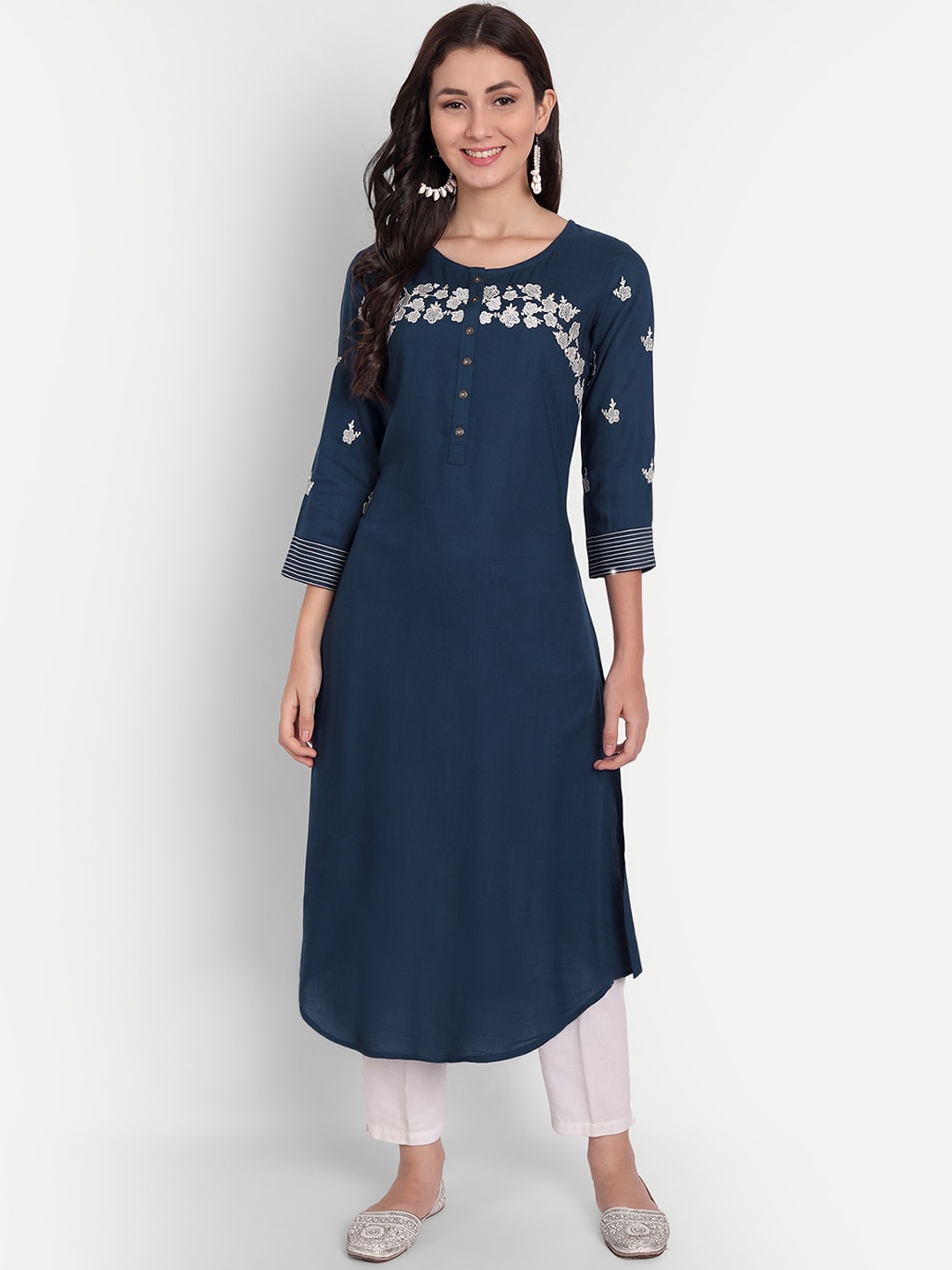 

SUTI Floral Embroidered Round Neck Thread Work Kurta, Navy blue