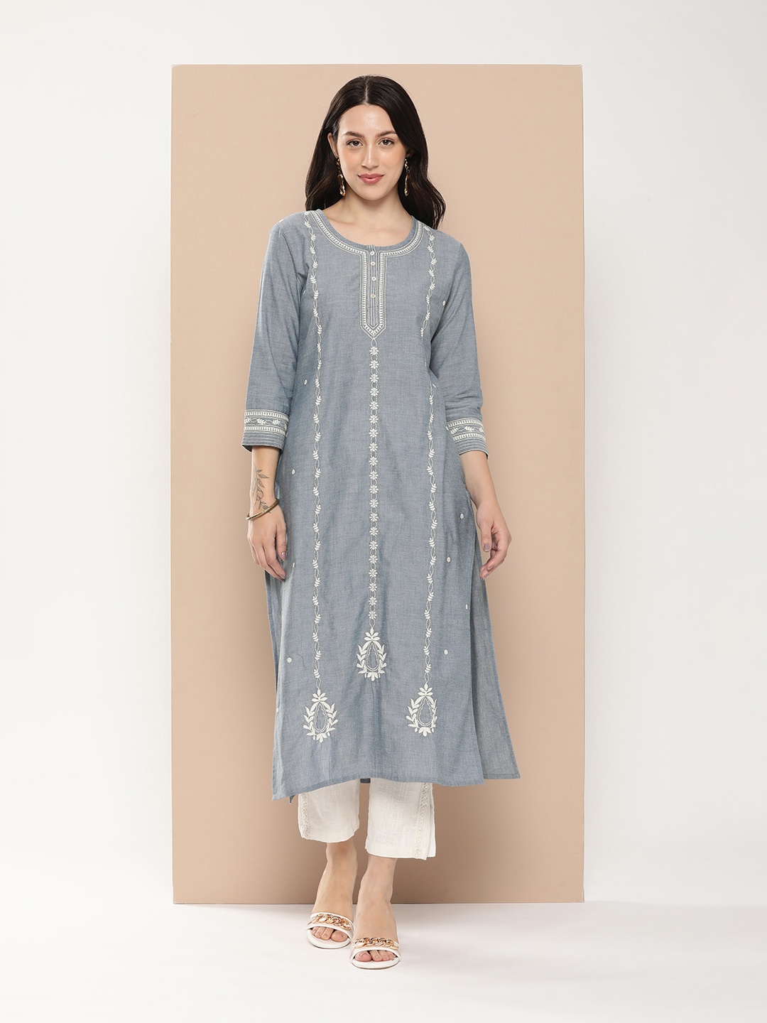 

AMUKTI Women Ethnic Motifs Embroidered Cotton Kurta, Blue