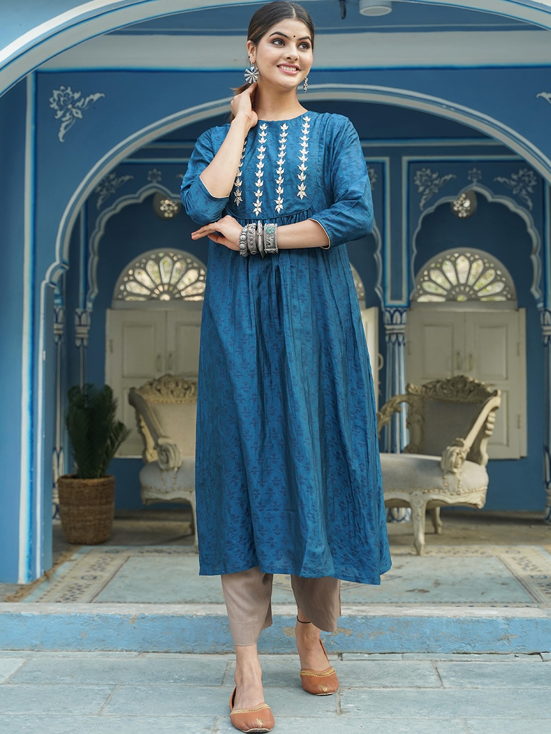 

SUTI Floral Printed Thread Work A Line Kurta With Palazzos, Blue
