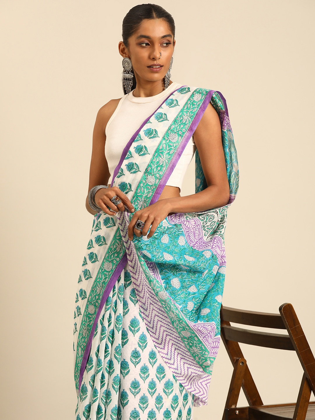 

Taavi Ethnic Motifs Printed Pure Cotton Block Print Saree, White