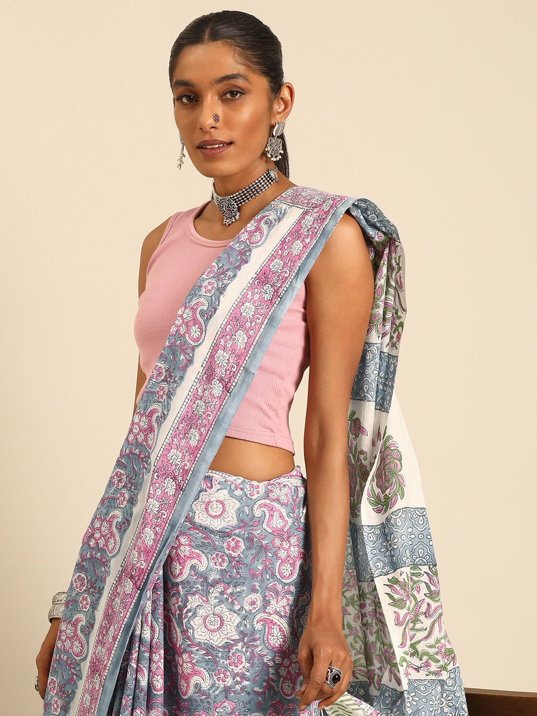 

Taavi Kalamkari Printed Pure Cotton Block Print Saree, Grey