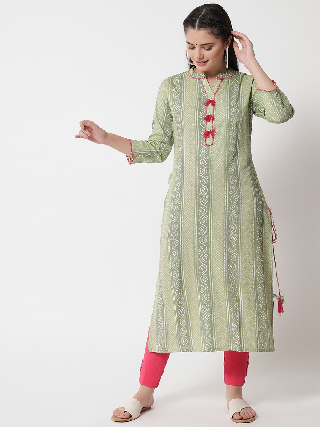 

RANGMAYEE Geometric Embroidered Thread Work Liva Straight Kurta, Green