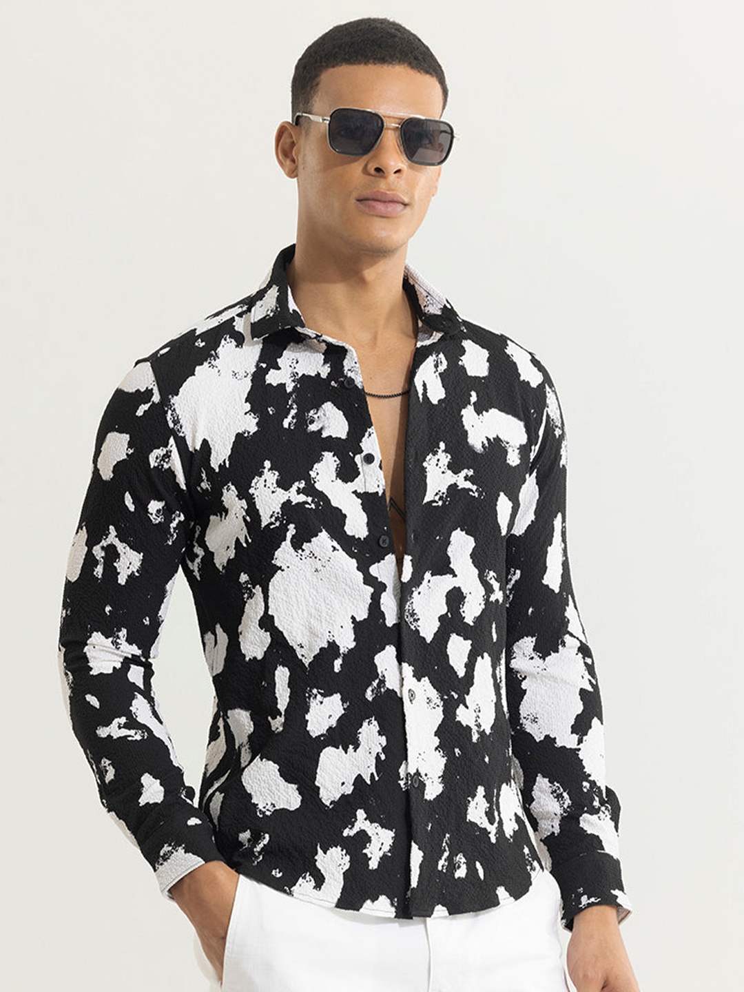 

Snitch Black Classic Slim Fit Opaque Abstract Printed Casual Shirt