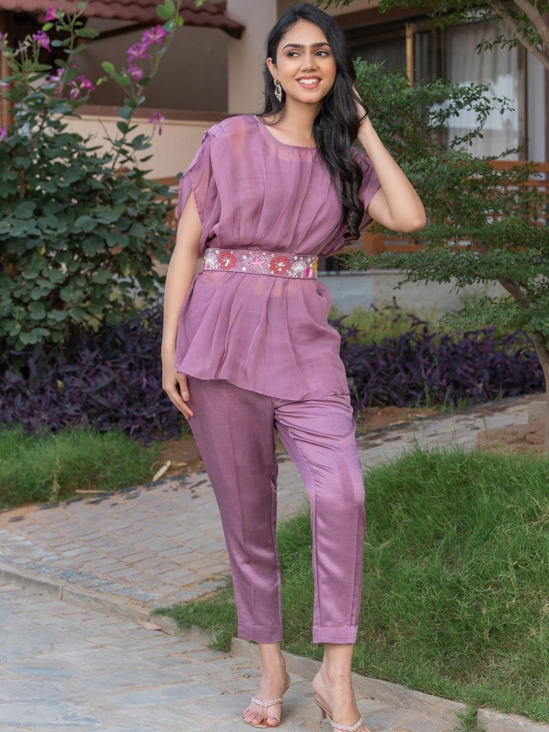 

HOUSE OF JAMOTI Extended Sleeves Top With Mid-Rise Trouser & Belt Co-Ords, Mauve